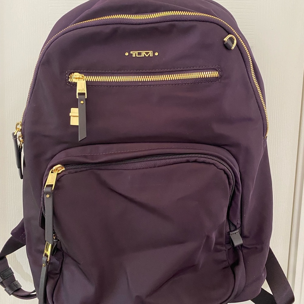 Tumi Hartford in color blackberry